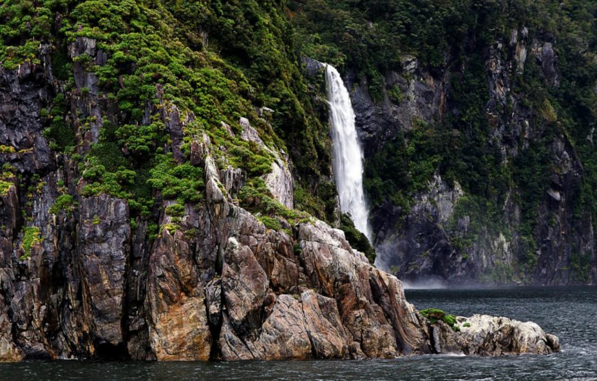 Milfordsound waterfall holiday trips