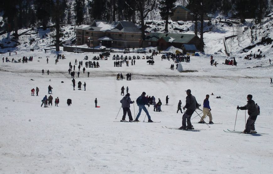 Skiing manali