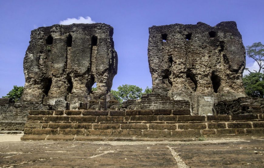 old ruined buildings in sri lanka