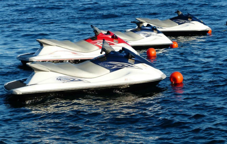 Jet boat rides Nadi River