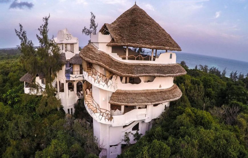 Tree hotel in kenya