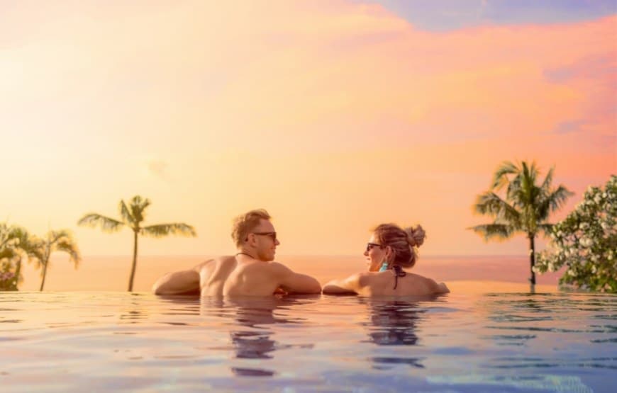 honeymoon couples at maldives resort