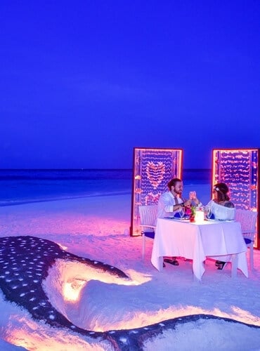 Dining at Club Rannalhi Maldives