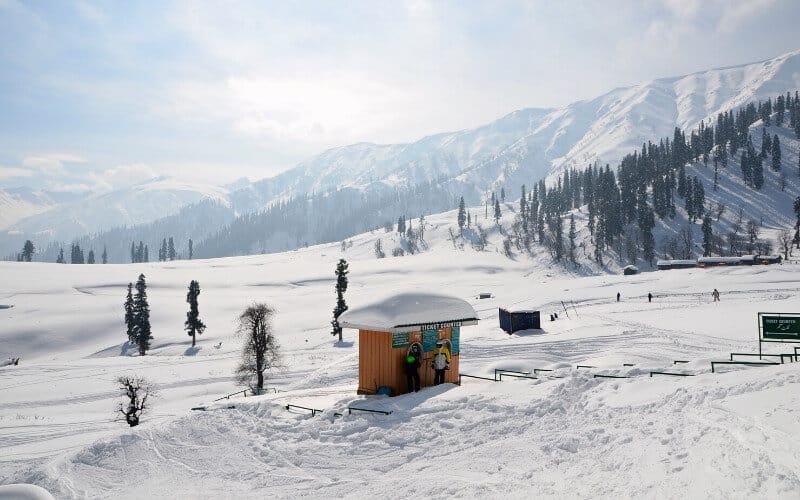 Kashmir Honeymoon Packages