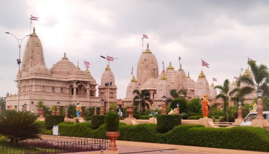 holy ayodhya kashi tour package